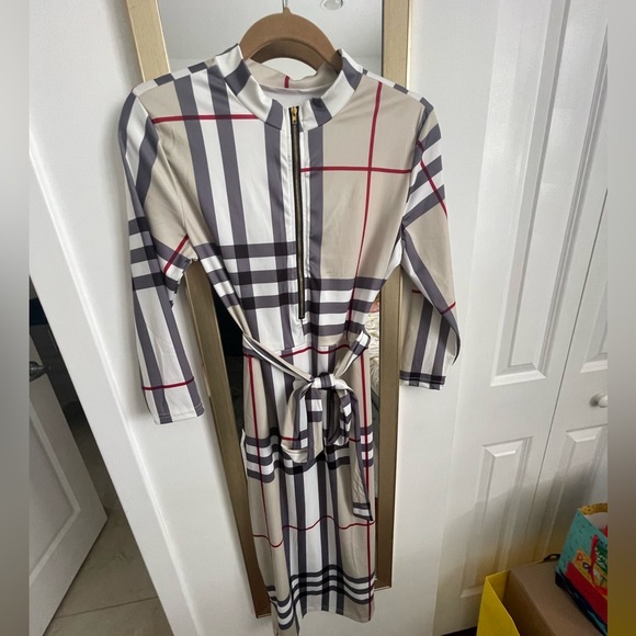 Berry Khaki Grid Quarter Sleeves Body-con Dress by MySexyStyles - Picture 3 of 6